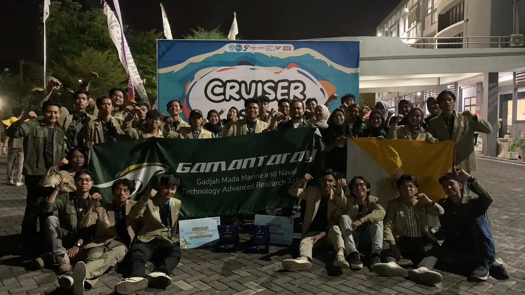 Foto Anggota Gamantaray (Gadjah Mada Marine and Naval Technology Advanced Research Activity)