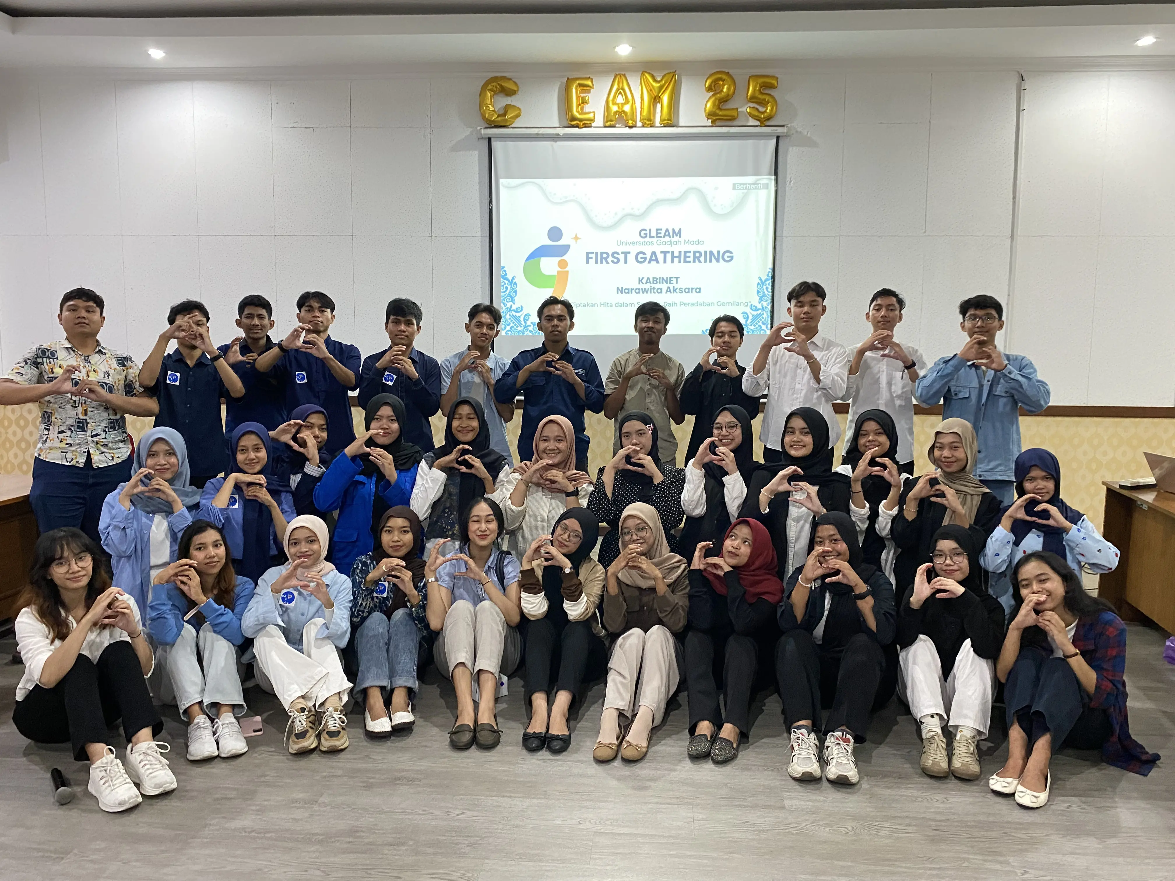 Foto Anggota Gadjah Mada Leadership Community (GLEAM)