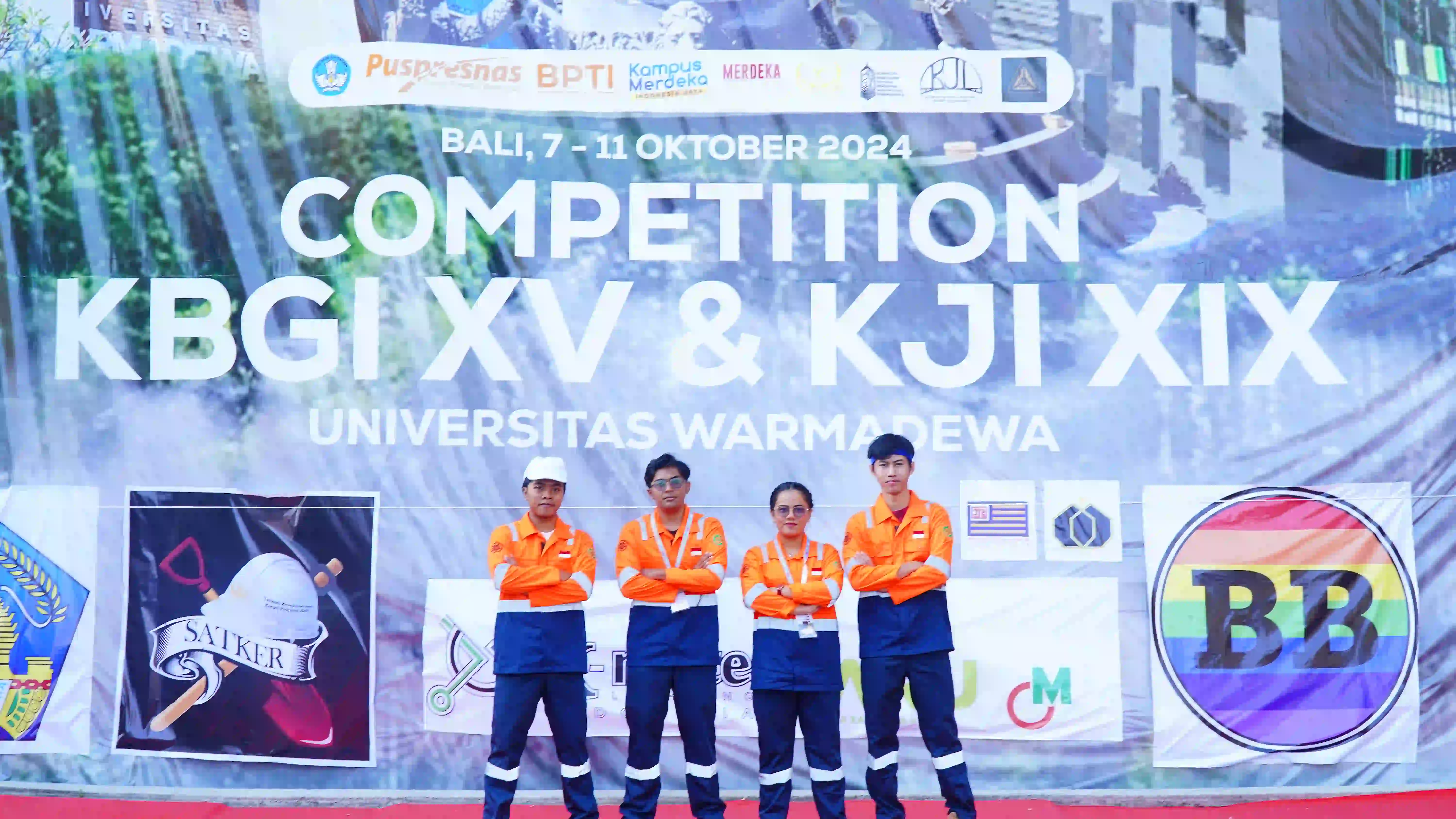 Foto Anggota Gadjah Mada Building and Bridge