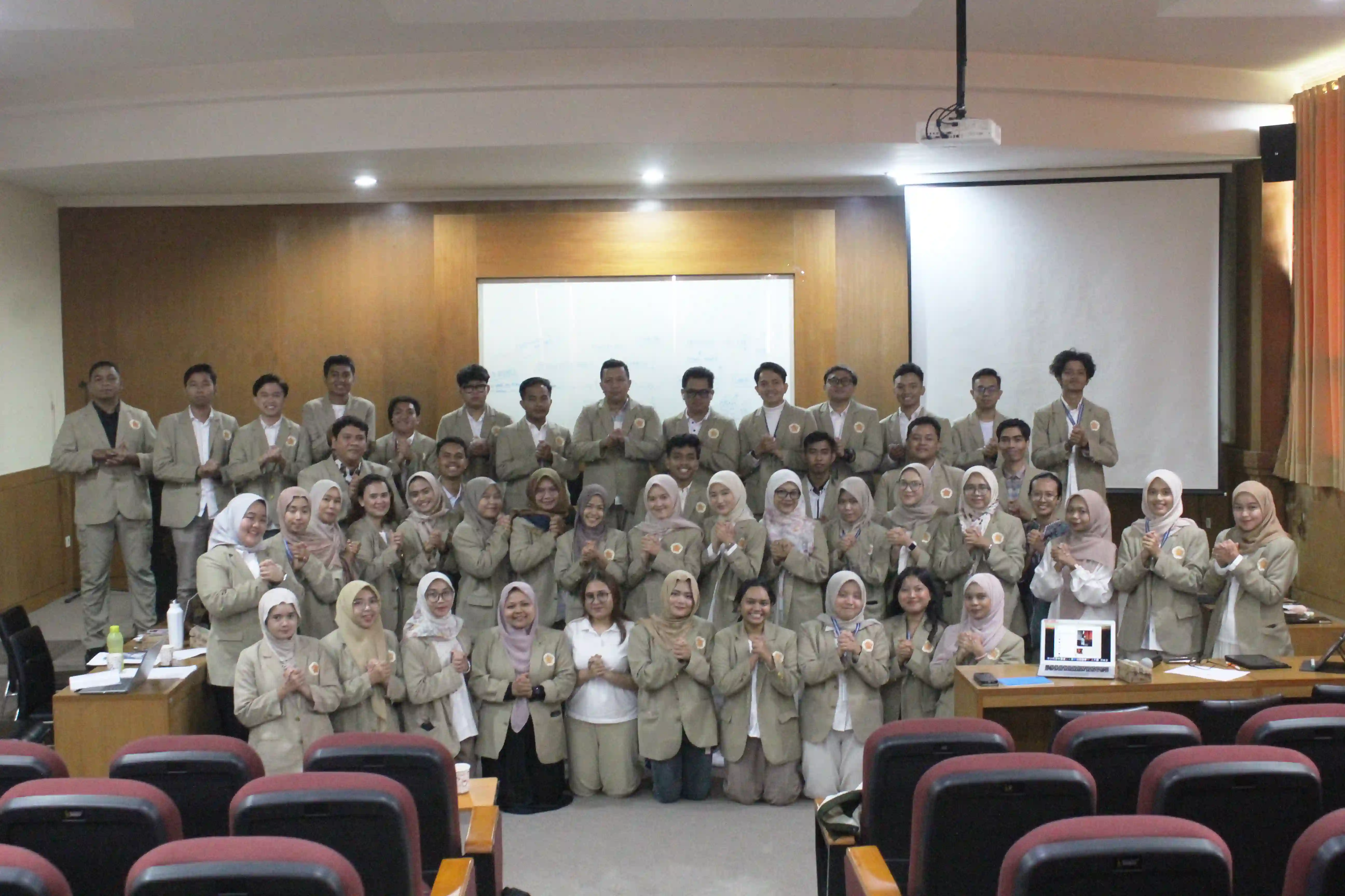 Foto Anggota Himpunan Mahasiswa Pascasarjana (HMP UGM)