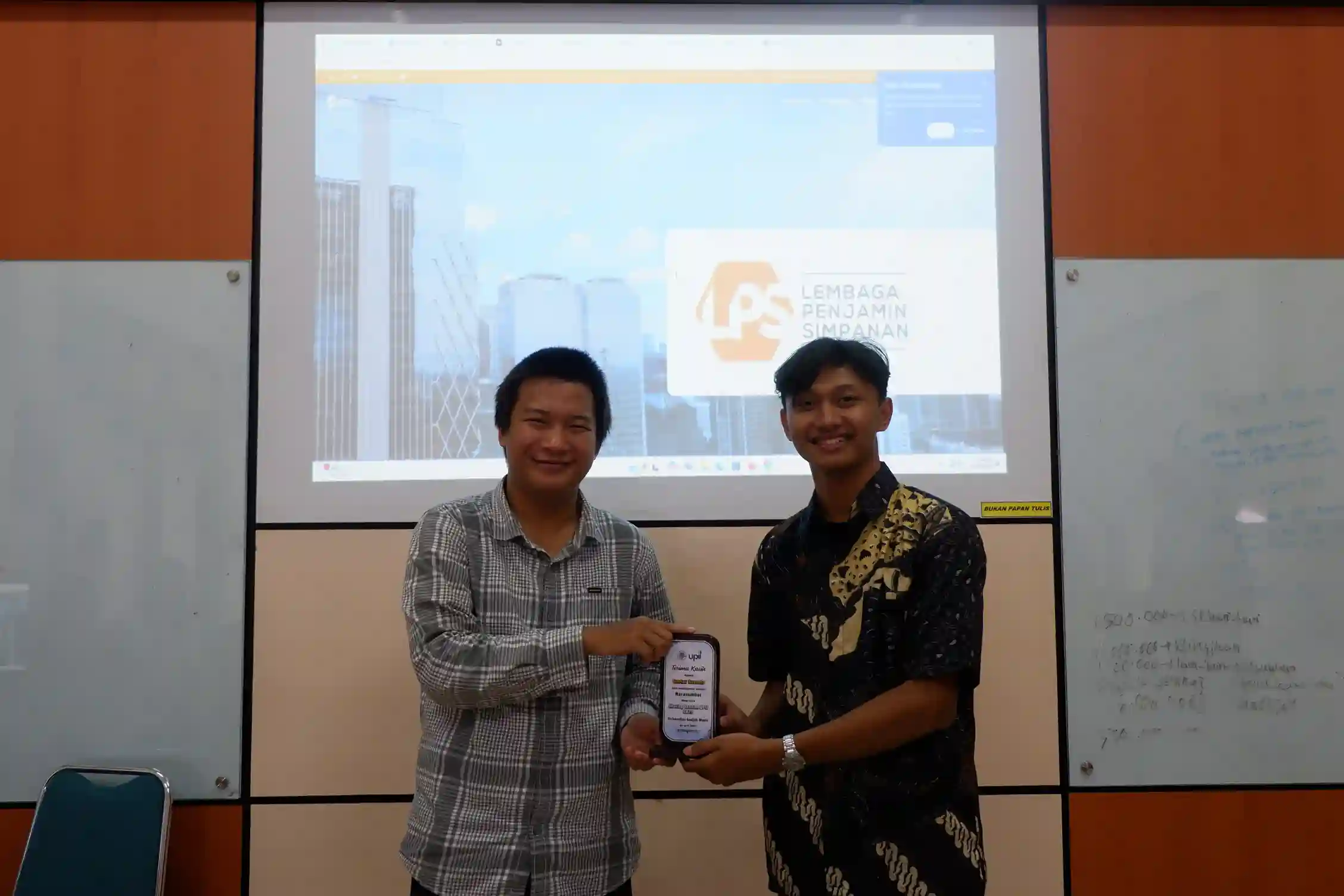 Foto Kegiatan Unit Penalaran Ilmiah "Interdisipliner" - Universitas Gadjah Mada